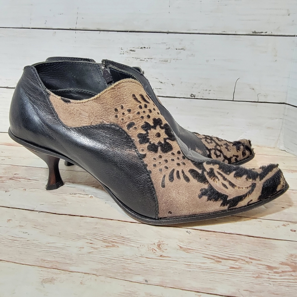 Cydwoq Vintage calfhair and leather booties